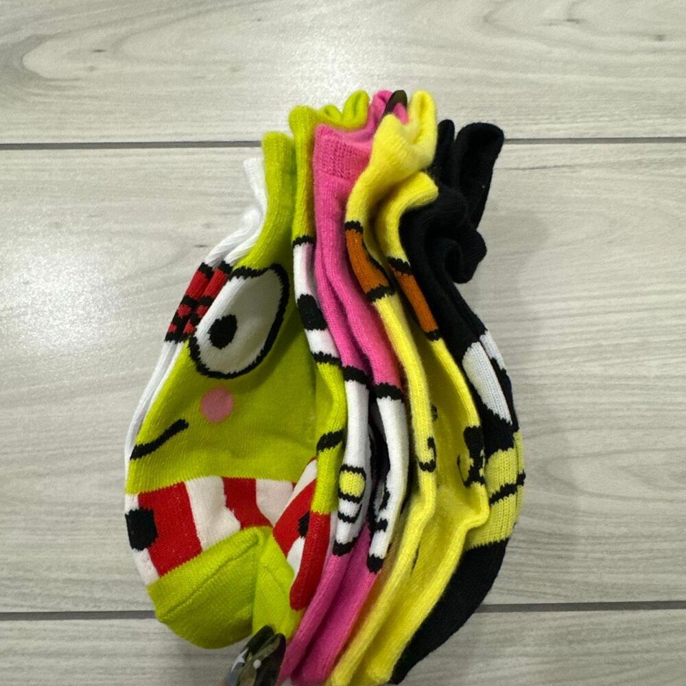 NWT Sanrio Hello Kitty & Friends no-show socks. The socks are available in women - Picture 6 of 7